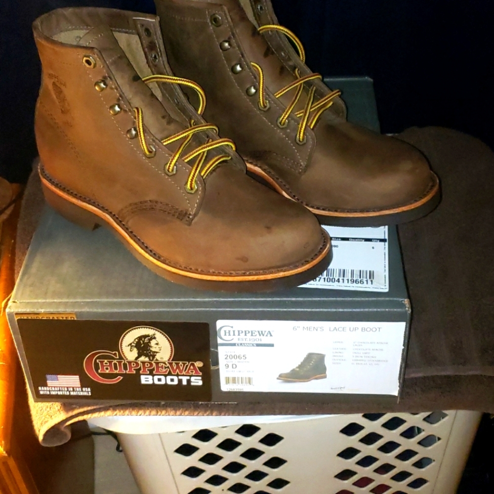 Newish chippewa chocolate apache boots 9 D 20065
